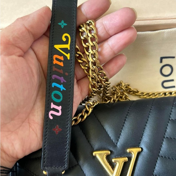 New Wave Chain Pochette - Picture 3 of 12